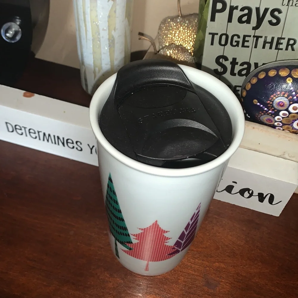 Starbucks 2017 11 oz Coffee Ceramic Christmas Tumbler Mug Lid EUC